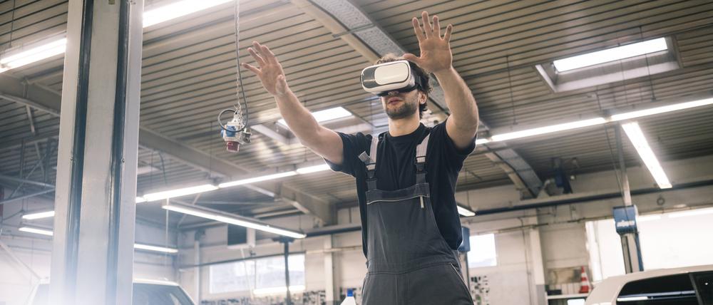 In der Industrie werden Produktionsprozesse zunehmend digitalisiert.