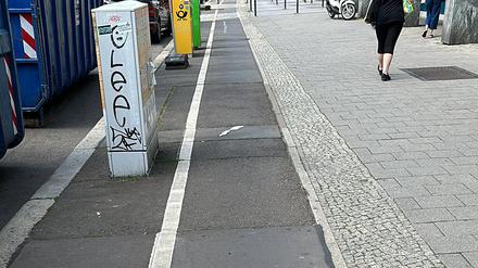Der schmale Radweg auf der Möllendorffstraße. 