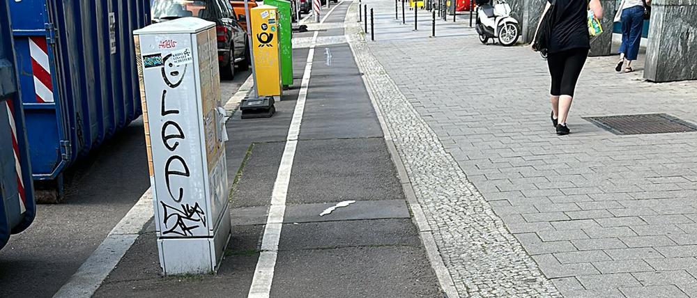 Der schmale Radweg auf der Möllendorffstraße.