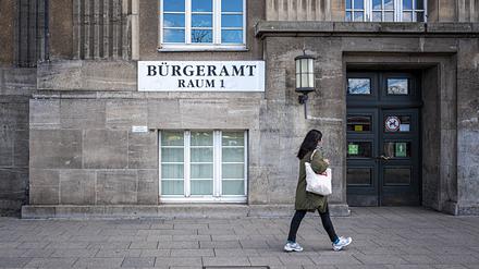 Eingang zum Bürgeramt Spandau. 
