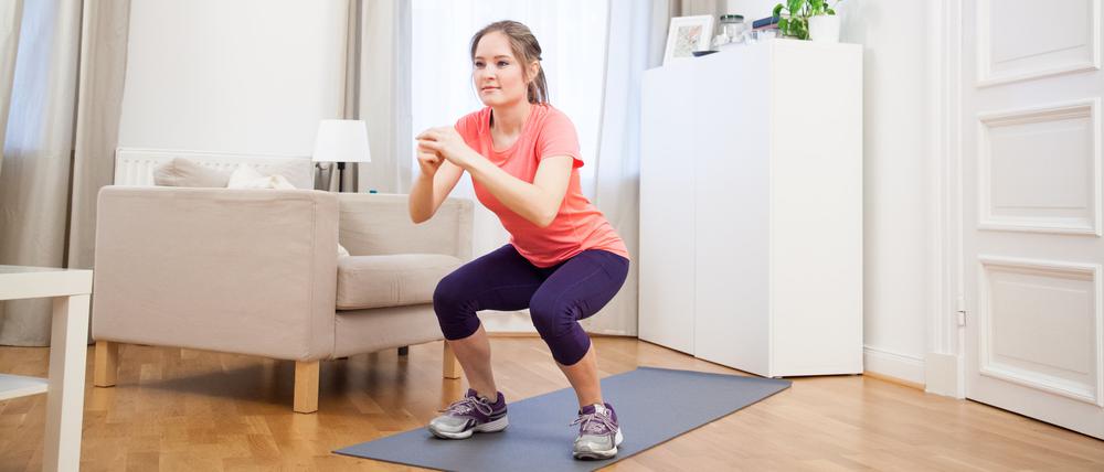 Wer seine Muskeln im Knie regelmäßig trainiert, kann Verletzungen vorbeugen - dabei kommt es auch auf Balance, Kraft und Koordination an.