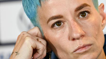 Megan Rapinoe outete sich 2012 als lesbisch und machte es damit für viele andere weibliche Sportler:innen leichter, offen mit ihrer Sexualität umzugehen. Sie setzt sich immer wieder für LBGTQ+ Personen ein.