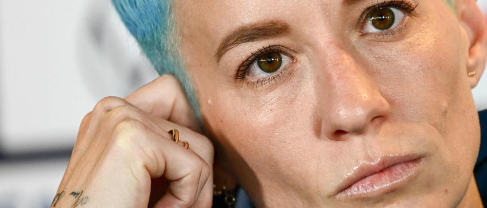 Megan Rapinoe outete sich 2012 als lesbisch und machte es damit für viele andere weibliche Sportler:innen leichter, offen mit ihrer Sexualität umzugehen. Sie setzt sich immer wieder für LBGTQ+ Personen ein.