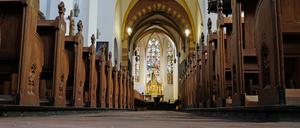 Blick in die menschenleere Thomaskirche. Als Maßnahme gegen die Sommerhitze hat Bundesgesundheitsminister Lauterbach die Öffnung von Kirchen gefordert.