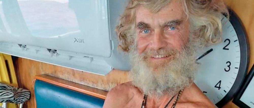 Der schiffbrüchige Katamaran-Fahrer aus Australien hat mit seinem Hund drei Monate auf offenem Meer in seinem manövrierunfähigen Boot „Aloha Toa“ überlebt. 