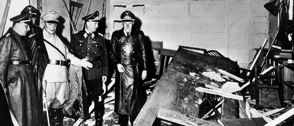 Die Zerstörung im Raum der Karten-Baracke im Führerhauptquartier „Wolfsschanze“ bei Rastenburg, wo Oberst Stauffenberg am 20. Juli 1944 eine Sprengladung zündete mit der Absicht, Hitler zu töten.