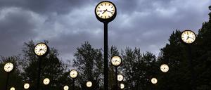 Man mag noch so oft auf die Uhr schauen, manchmal will sie gar nicht vergehen, die Zeit.