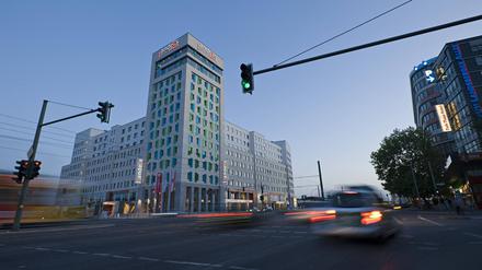 Nur ein „Beherbergungsbetrieb“ von insgesamt 739 in Berlin: Das Andel’s Hotel Berlin in der Landsberger Allee.