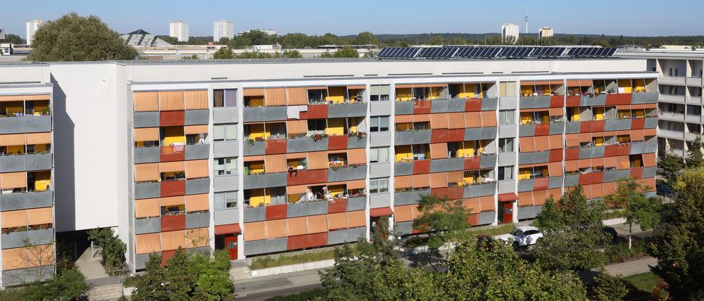 Sanierte und modernisierte Plattenwohnbauten in der „Gartenstadt“ Drewitz Potsdam.