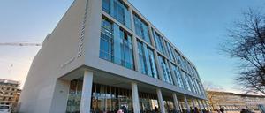 Links neben der Stadt-und Landesbibliothek Potsdam (SLB) ist noch Platz.