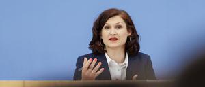 Ferda Ataman, Bundesbeauftragte fuer Antidiskriminierung, warnt vor Judenhass an Schulen