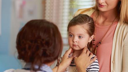 Die meisten Gaumenmandelentfernungen finden im Kinder- und Jugenalter statt.