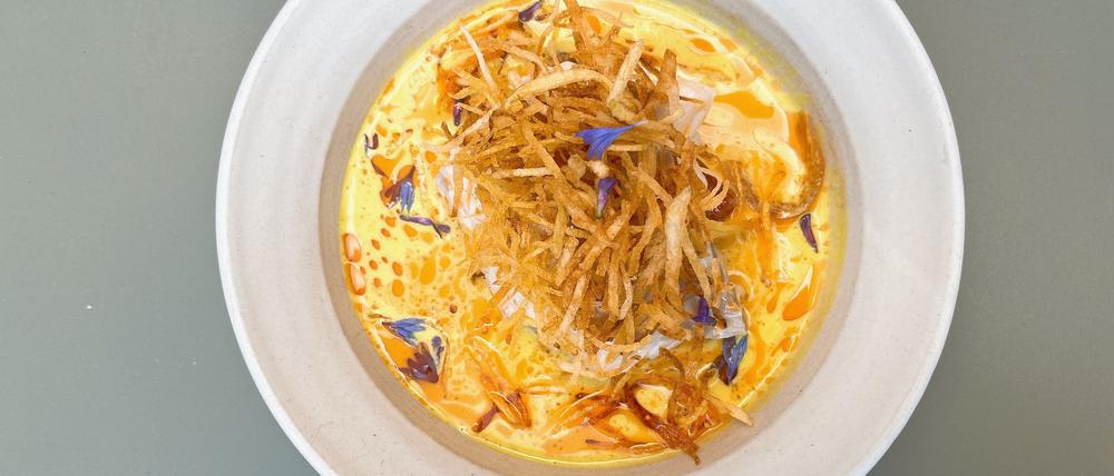Gedämpfter Kabeljau mit Kiri Hodi Curry im „Sathutu“ in Prenzlauer Berg. 