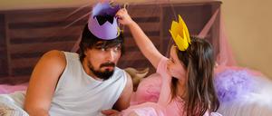 Anstelle eines Sparkontos für die eigenen Kinder lohnt es sich, ein Depot zu eröffnen und langfristig in ETF’s zu sparen, um dem Nachwuchs eine finanzielle Grundlage zu schaffen. 