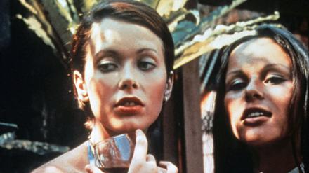 Die 2012 verstorbene Sylvia Kristel (l.) 1974 als „ Emmanuelle“.