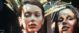 Die 2012 verstorbene Sylvia Kristel (l.) 1974 als „ Emmanuelle“.