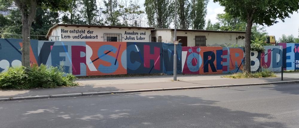 Zaun18 an der ehemaligen Kohlenhandlung von Julius Leber an der Torgauer Straße. Foto: Arbeitskreis Lern- und Gedenkort Annedore und Julius Leber