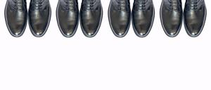 red sneakers and man business shoes. Foto EKATERINA ELAGINA - FOTOLIA