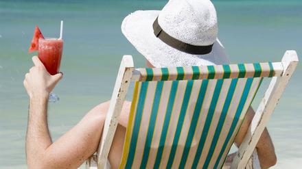 Damit Anleger den Urlaub genießen können, ohne ans Depot zu denken, gilt es einige Punkte zu beachten.