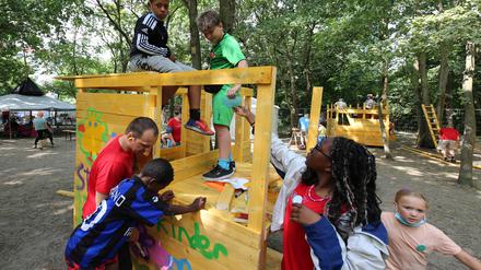 Eine Woche lang bauen Kinder am Schlaatz ihre eigene Stadt. 