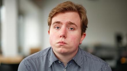 Seit der Autor Fabian Wolff zugab, keine jüdische Familiengeschichte zu haben, wird er aus der jüdischen Community schwer kritisiert.