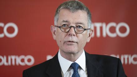Richard Moore ruft Russen zum Spionieren auf.