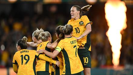 Torjubel der australischen Spielerinnen nach einem Treffer gegen Frankreich am 14. Juli 2023.