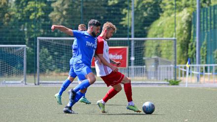 Der SC Staaken (li. Ahmad Selman) trifft am Freitag im Halbfinale auf Berlin-Liga-Neuling SSC Teutonia.