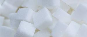 Ein dauerhaft zu hoher Blutzuckerspiegel wird als Zuckerkrankheit, Hyperglykämie oder Diabetes mellitus bezeichnet.