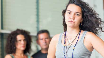 Die tiefen politischen Gräben zwischen Jungen und Alten, zwischen Boomern und Gen Z, zeigen sich auch im Kleinen: in der Familie.
