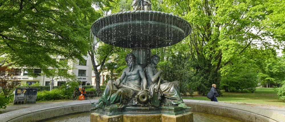 Der Kreuzberger Wrangelbrunnen, Grimmstraße Ecke Urbanstraße. 