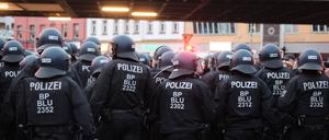 Nach Angaben einer Polizeisprecherin wurden 5000 Menschen für die 1.-Mai-Demo angemeldet. 