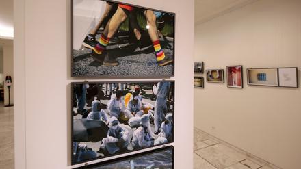 Ausstellung "Drängende Gegenwart – Fotografie als Forschungsinstrument" im Foyer des Landtages Brandenburg in Potsdam. „Drängende Gegenwart – Fotografie als Forschungsinstrument“ ist eine Ausstellung der Fachhochschule Potsdam. Ausgestellt werden fotografische Arbeiten von Studierenden des Fachbereichs Design, die sich im Rahmen einer Lehrveranstaltung bei Professorin Wiebke Loeper in den vergangenen zwei Semestern mit dem titelgebenden Thema künstlerisch auseinandergesetzt haben.