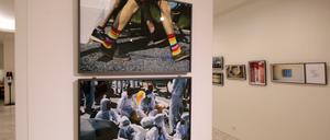 Ausstellung "Drängende Gegenwart – Fotografie als Forschungsinstrument" im Foyer des Landtages Brandenburg in Potsdam. „Drängende Gegenwart – Fotografie als Forschungsinstrument“ ist eine Ausstellung der Fachhochschule Potsdam. Ausgestellt werden fotografische Arbeiten von Studierenden des Fachbereichs Design, die sich im Rahmen einer Lehrveranstaltung bei Professorin Wiebke Loeper in den vergangenen zwei Semestern mit dem titelgebenden Thema künstlerisch auseinandergesetzt haben.