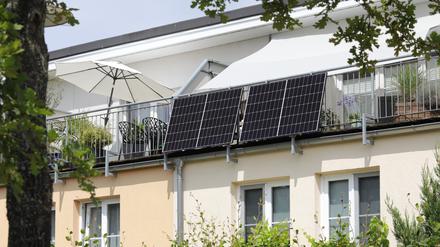 Photovoltaik am Balkon, Balkonkraftwerk für die private Stromerzeugung.