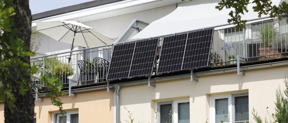 Photovoltaik am Balkon, Balkonkraftwerk für die private Stromerzeugung.