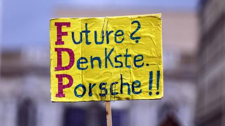 Demonstration von Fridays for Future protestieren vor der FDP-Geschäftsstelle gegen die Klimaschutzpolitik der Ampel-Koalition (Symbolbild).