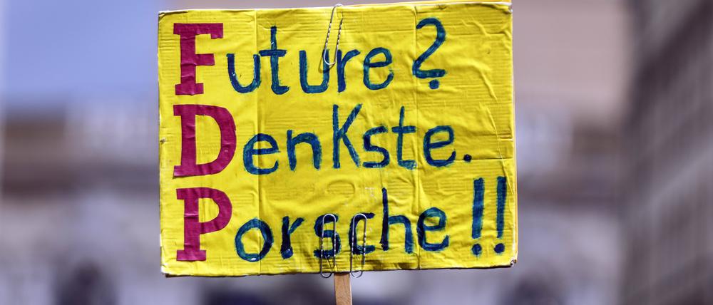 Demonstration von Fridays for Future protestieren vor der FDP-Geschäftsstelle gegen die Klimaschutzpolitik der Ampel-Koalition (Symbolbild).