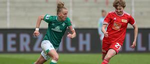 Hannah Kratz (re.) erzielte den Siegtreffer für den 1. FC Union. Das erneute Duell mit Werder Bremen steht im letzten Testspiel der Vorbereitung an.