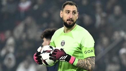 Der italienische Torwart Gianluigi Donnarumma ist bei einem Einbruch in seiner Pariser Wohnung leicht verletzt worden (Archivbild).