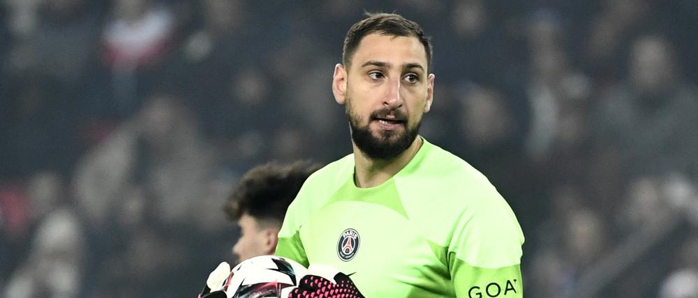 Der italienische Torwart Gianluigi Donnarumma ist bei einem Einbruch in seiner Pariser Wohnung leicht verletzt worden (Archivbild).