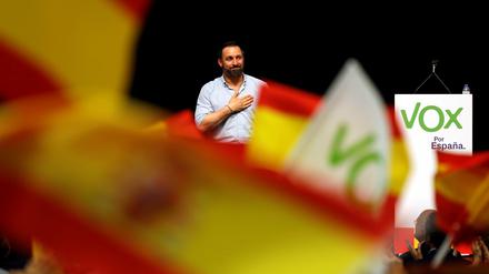 Die rechtspopulistische Partei Vox, hier ihr Vorsitzender Santiago Abasca, könnte der konservativen Partido Popular zu einer Regierungsmehrheit verhelfen. 