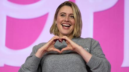  Regisseurin Greta Gerwig posiert für die Medien vor einer Pressekonferenz zum Film «Barbie».