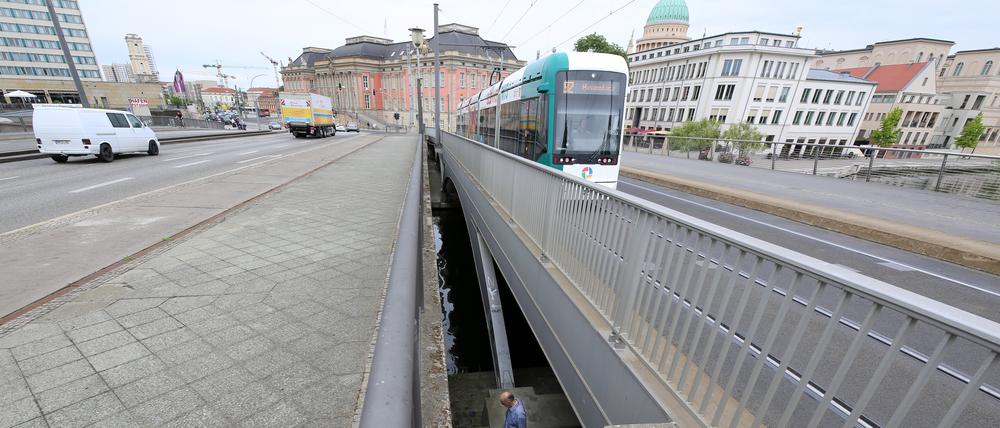 Lange Brücke Potsdam, Havel Alte Fahrt, Straßenbahnbrücke, Tramspur Lange Brücke