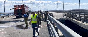 Der beschädigte Teil Krim-Brücke, die das russische Festland mit der Halbinsel Krim verbindet. 