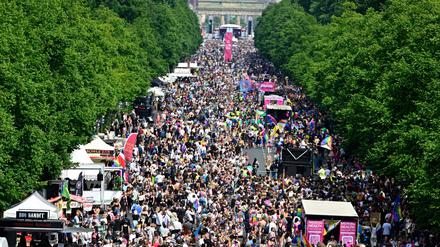 Der Christopher Street Day (CSD) 2023 zieht durch Berlin. 