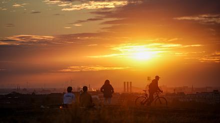 Der Morgen über Berlin.  Sonnenaufgang vom Drachenberg aus gesehen. 