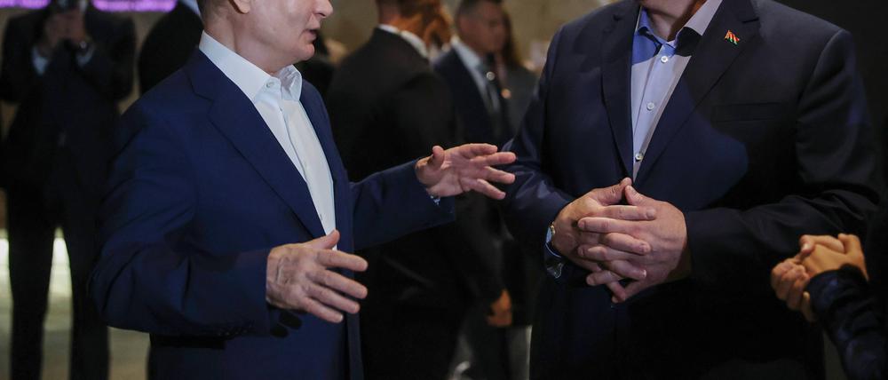 Wladimir Putin (l.) und Alexander Lukaschenko.