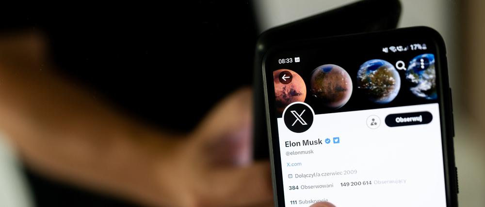 Ein X-Logo ist auf dem Konto von Twitter-Besitzer Musk auf einem Smartphone zu sehen.