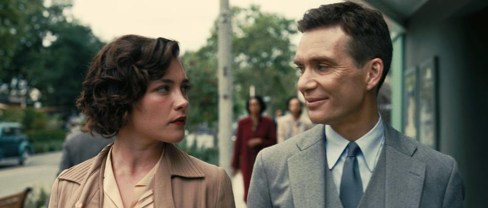 Florence Pugh als Jean Tatlock und Cillian Murphy als J. Robert Oppenheimer im Film.